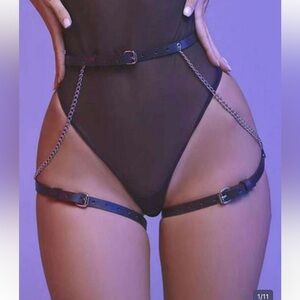 Black Strappy Chains